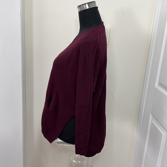 Aritzia Babaton Baylor Front Pockets V-neck Warm Sweater size XS - Picture 5 of 11